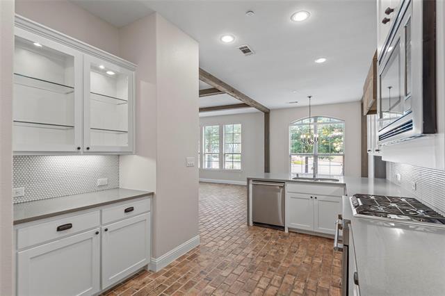 Building Photo - 7000 Kickapoo Dr