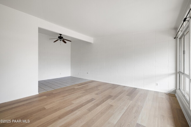 Building Photo - 340 Country Club Cir