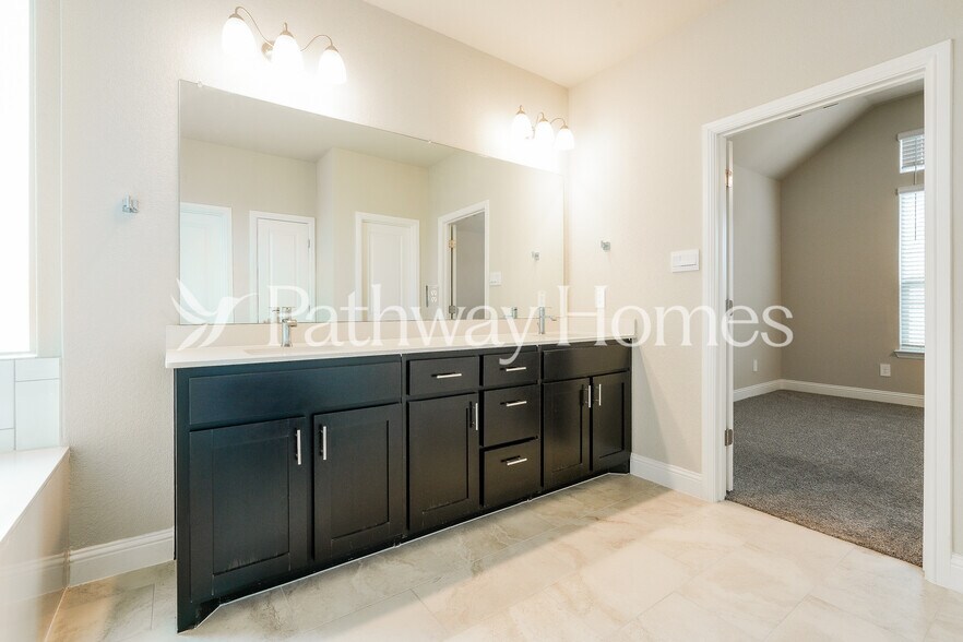 Building Photo - 1002 Stillmeade Dr