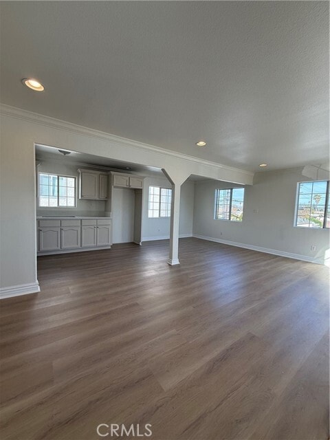 Building Photo - 6323 San Pedro St