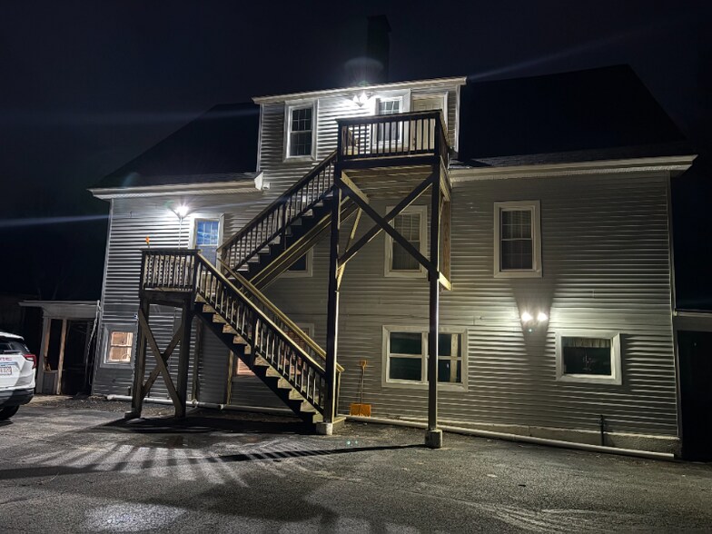 Building Photo - 84 Quinapoxet St