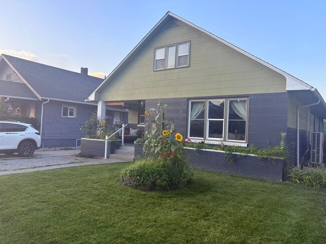 Building Photo - Furnished 1 Bedroom 1 Bath Basement Unit-No Pets-Single Occupancy -NO SMOKING