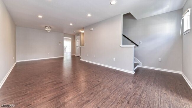 Building Photo - 44 Greenbrook Dr