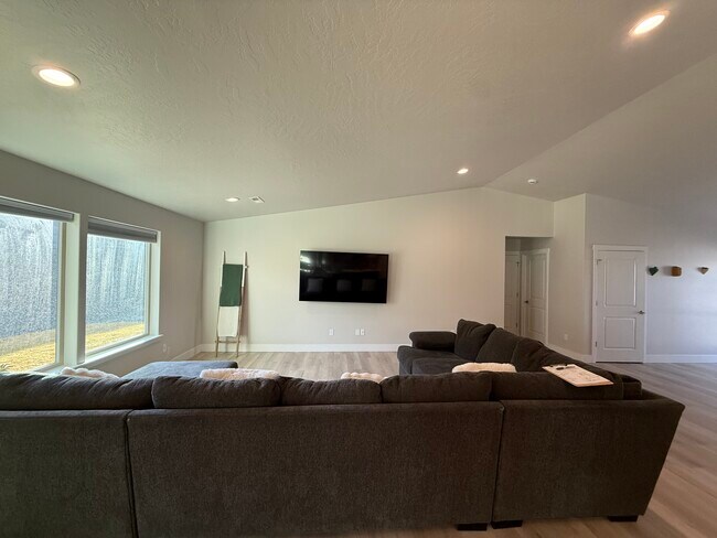 Building Photo - 10506 Silverbright Dr