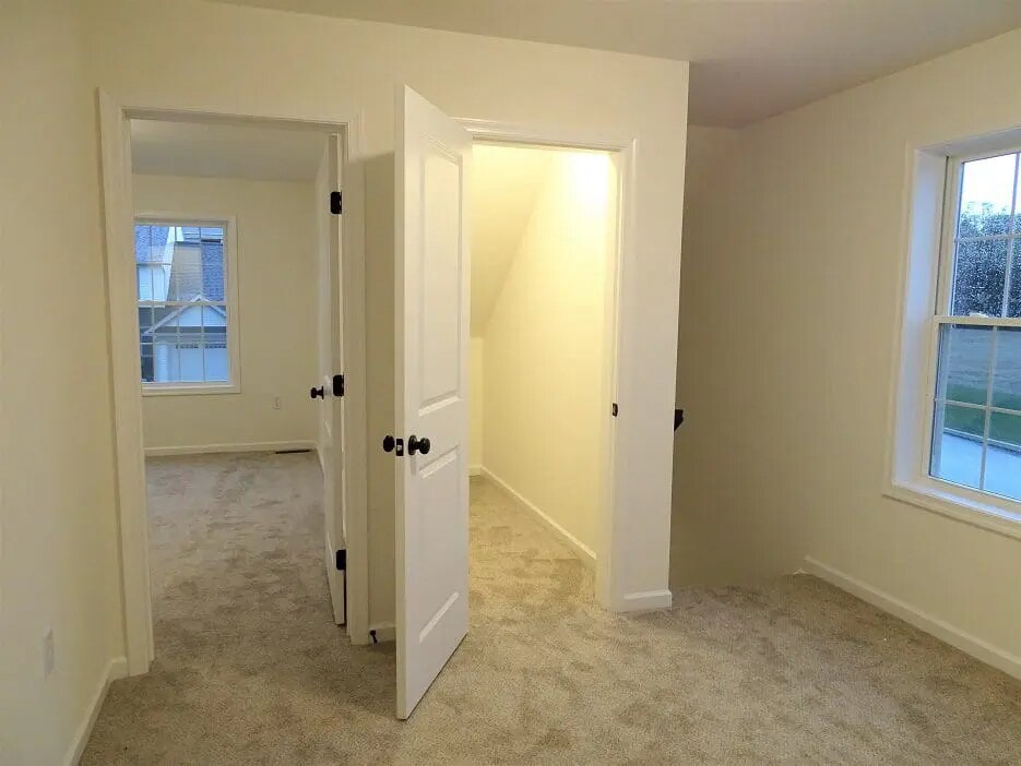 Building Photo - 2 Broken Arrow Dr