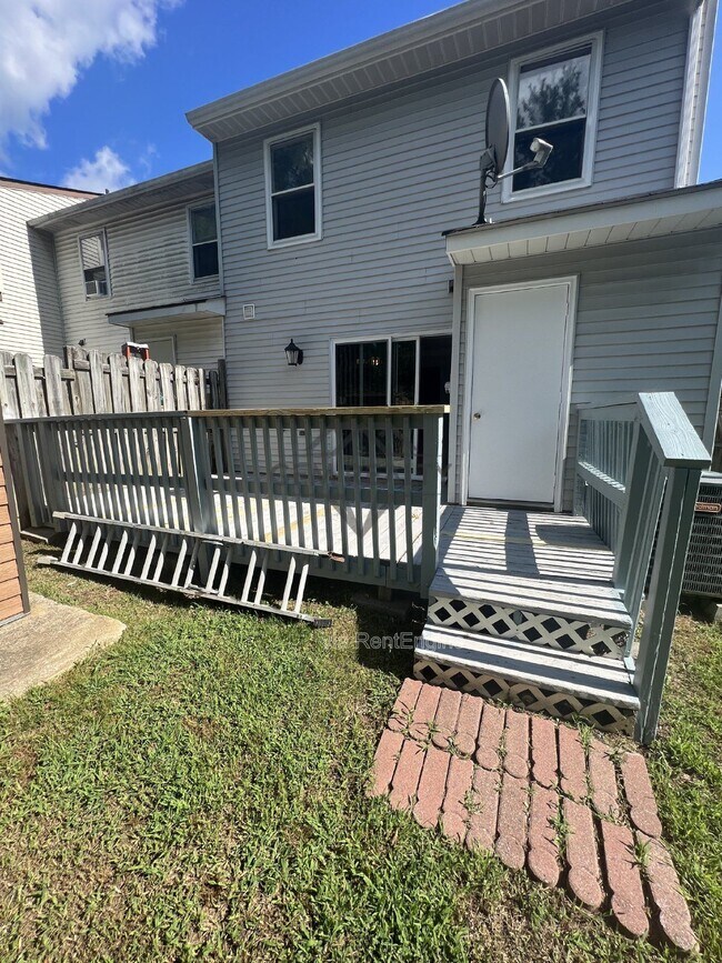 Building Photo - 5253 Daffodil Dr