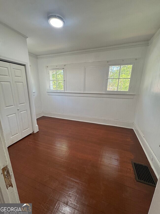 Building Photo - 415 Hopkins St SW