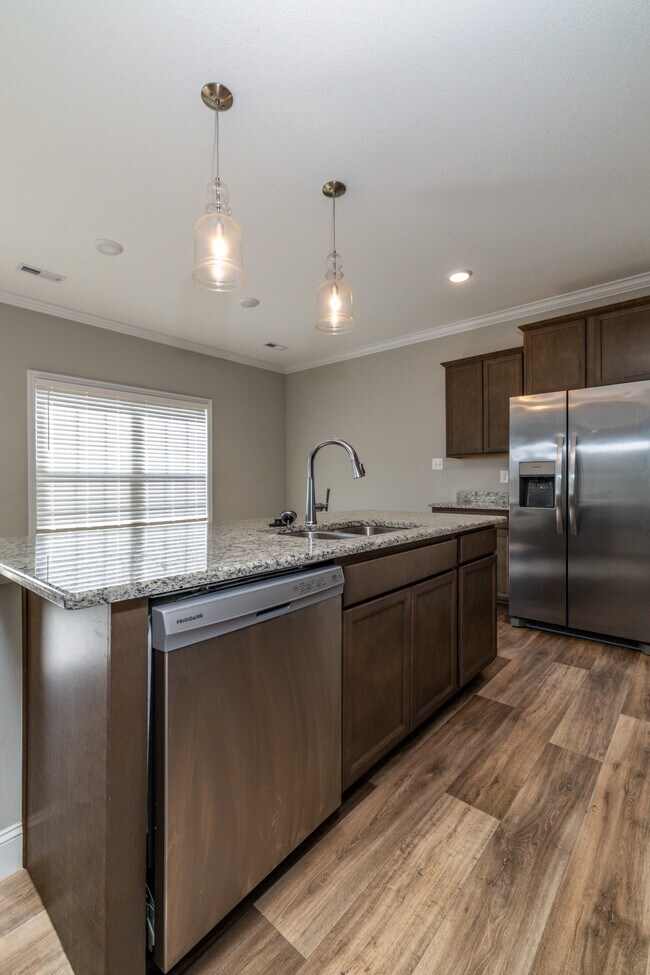 Building Photo - 7703 Honey Oaks Rd