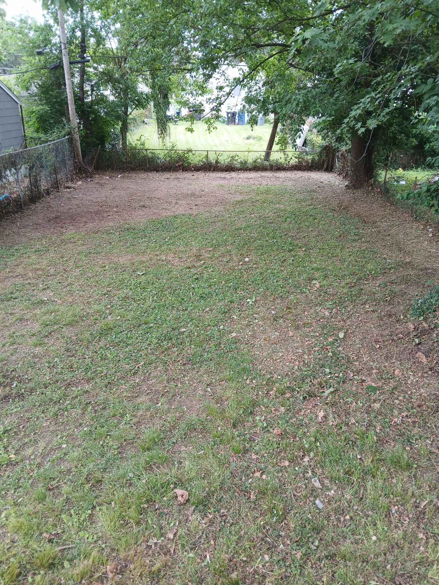 Large fenced yard - 7075 Melrose Ave