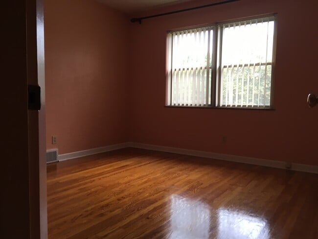 Building Photo - 3700 January Ave