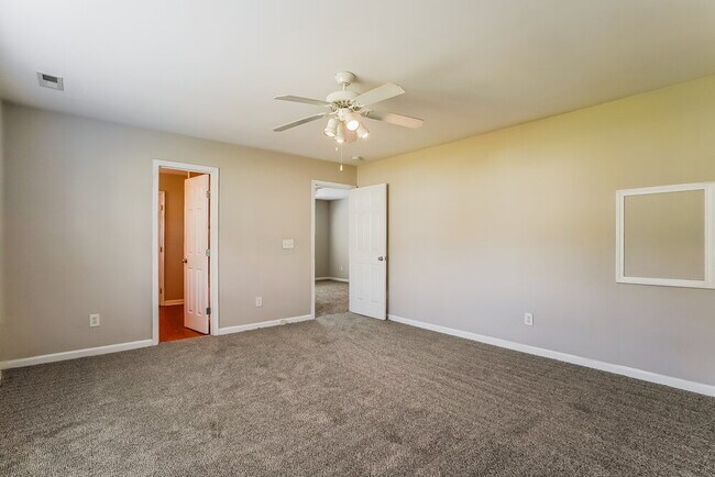 Building Photo - 4001 Laurel Glen Dr