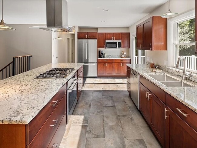 Building Photo - Modern Comfort on East Terrace — Perfect for Families or Professionals