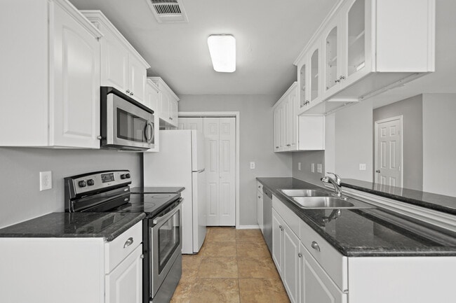 Building Photo - 13447 Castilian Dr