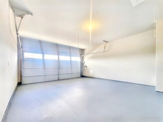 Building Photo - 2000 Wilsons Warbler Dr
