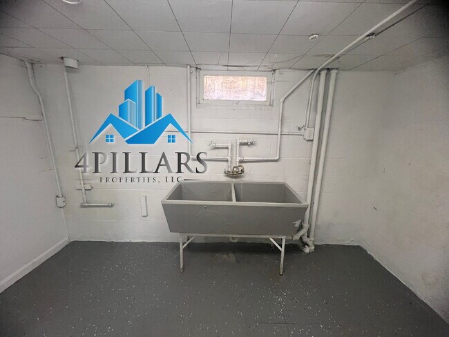 Building Photo - "Charming 2-Bedroom Gem with Finished Basement & Gleaming Hardwood Floors in Hammond!"