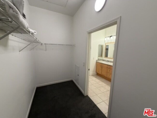 Building Photo - 150 S San Fernando Blvd