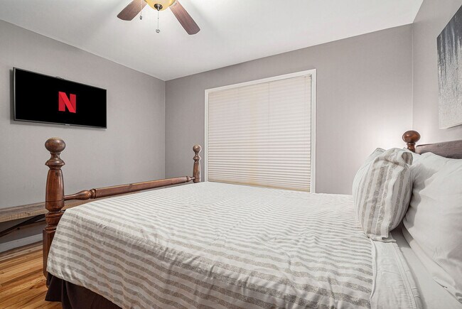 Building Photo - 8015 Aarwood Trail NW
