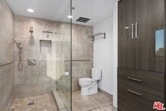 Building Photo - 10660 Wilshire Blvd