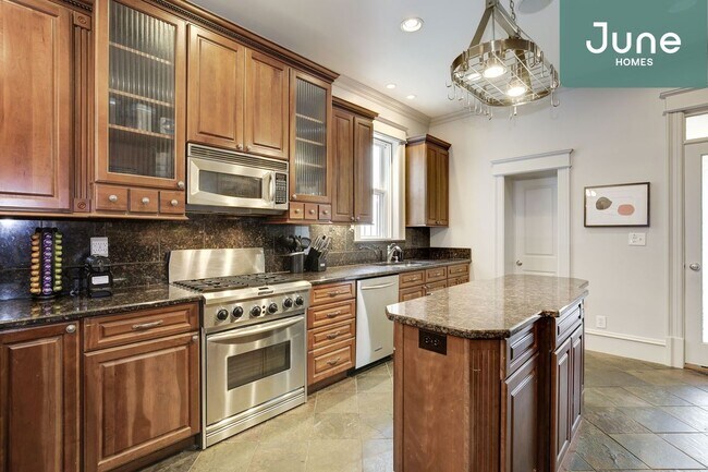 Building Photo - Full room in 4-bed/3.0-bath Home