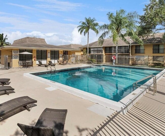 Building Photo - 5981 Washington St