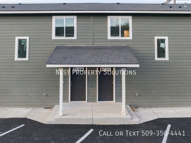 Building Photo - 215 W 1st St