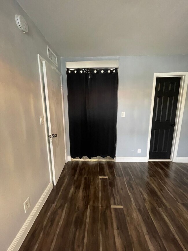Building Photo - Charming Apartment in Fort Lauderdale