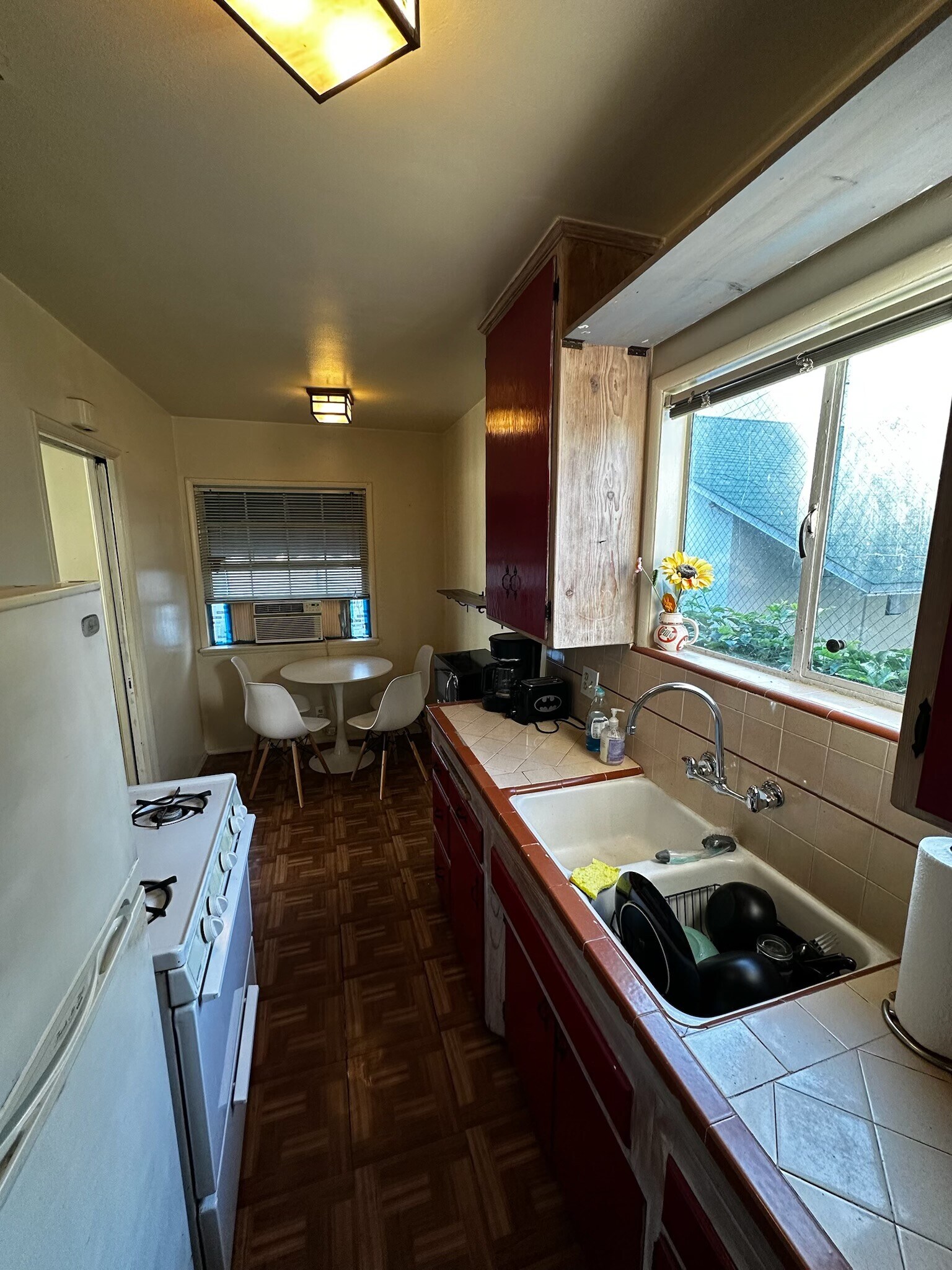 Kitchen with dinette - 309 N Hollywood Way