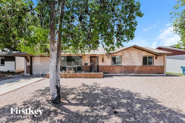 Primary Photo - 2529 W Sweetwater Ave
