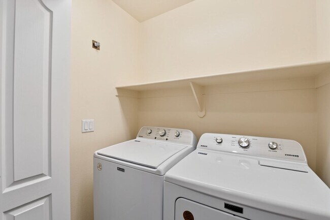 Building Photo - Well maintained 3 bedroom home in Cave Creek AZ - Available Today!