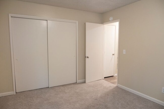 Building Photo - Stylish 2 Bedroom Living in the Heart of Irvington!