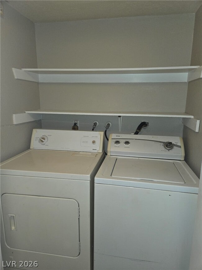 Building Photo - 701 Rock Springs Dr