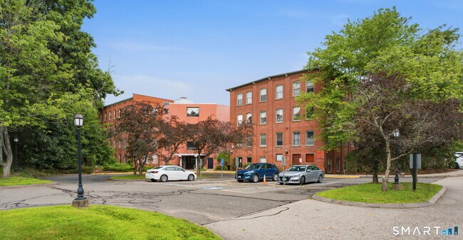 Building Photo - 222 Williams St E