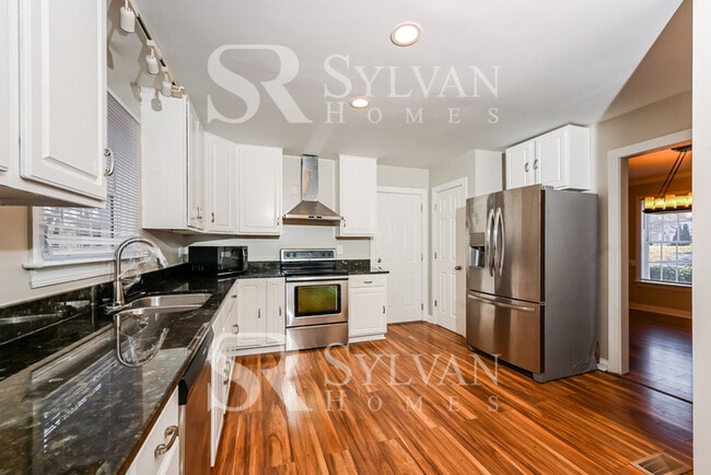 Building Photo - 14700 Blue Creek Pl