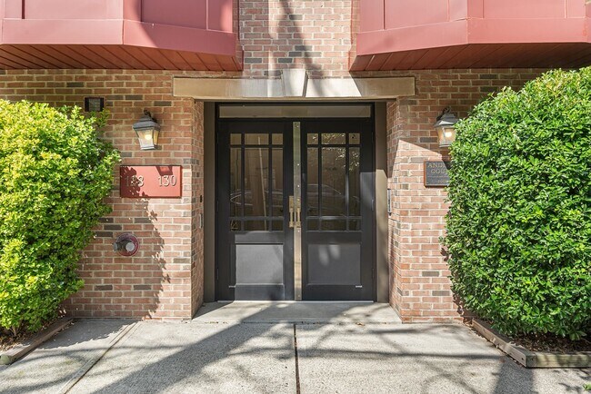 Building Photo - 128 Jackson St