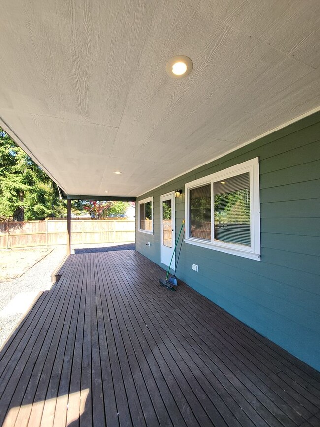 Building Photo - 3 Bedroom 2.5 Bathroom in Napavine