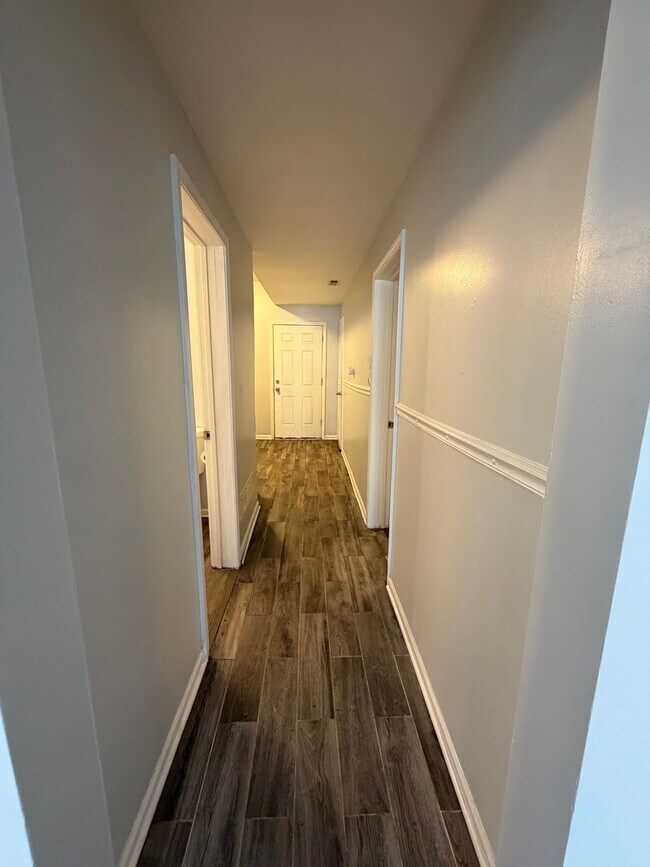 Building Photo - 7224 S St Lawrence Ave