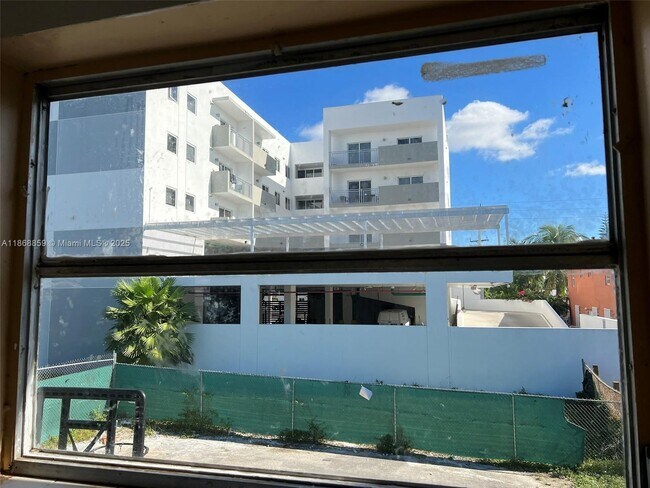 Building Photo - 633 NW 23rd Ct