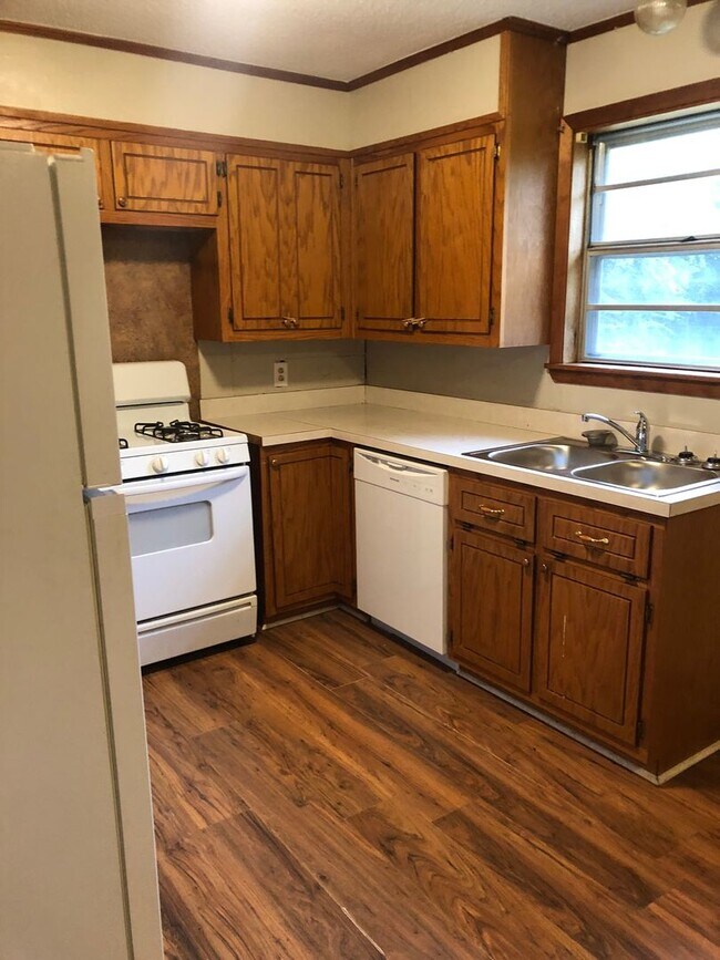 Building Photo - Charming Single-Story Home on a Spacious Lot