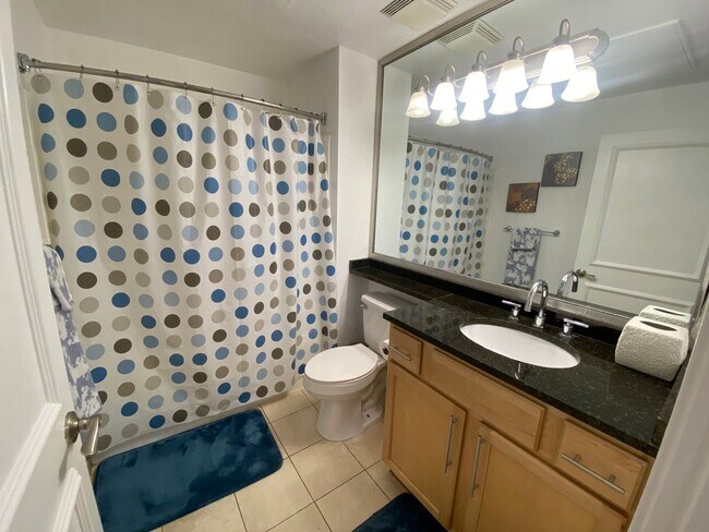 Building Photo - Beautiful Fully Furnished 1 bedroom just b...
