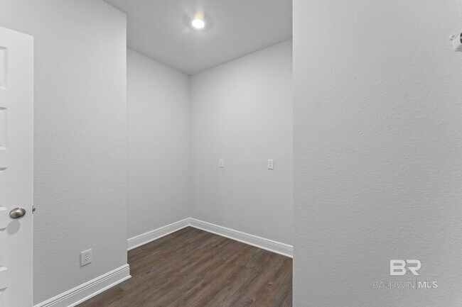 Building Photo - 21121 Yosemite Blvd