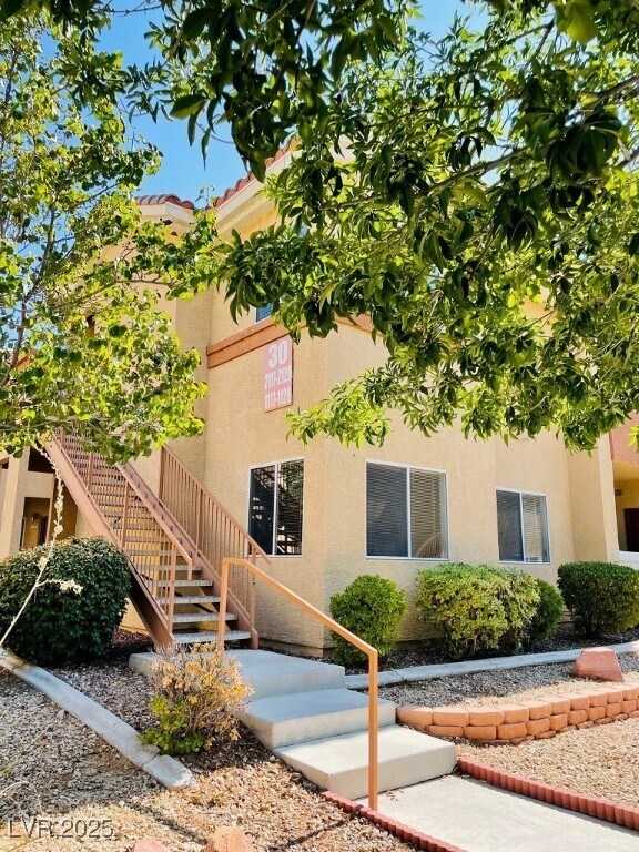 Building Photo - 1050 E Cactus Ave