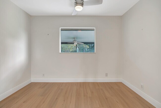 Building Photo - 13692 Cross Pointe Dr