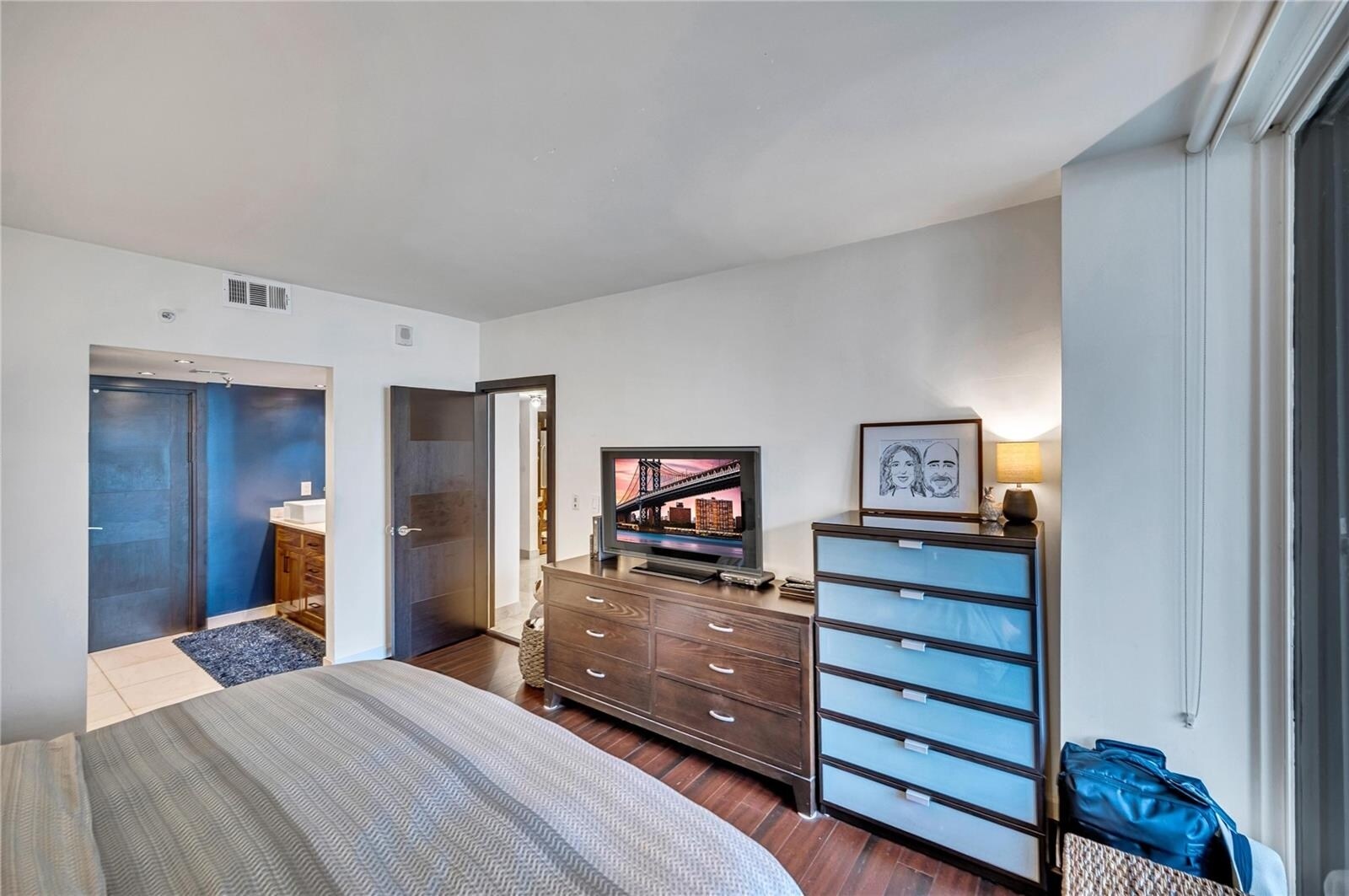 Building Photo - 520 Brickell Key Dr