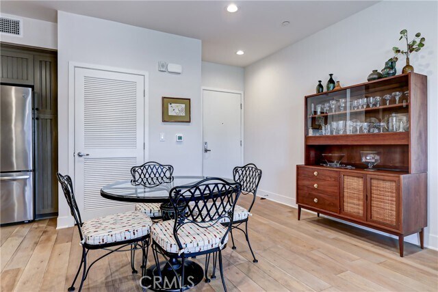 Building Photo - 627 Deep Valley Dr