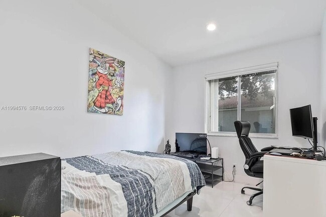 Building Photo - 518 Woodgate Cir