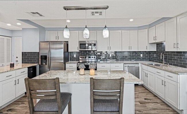 Building Photo - 2401 Bayshore Blvd