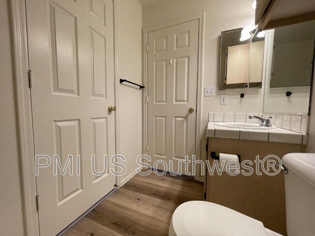 Building Photo - 4072 S Cassidy Dr
