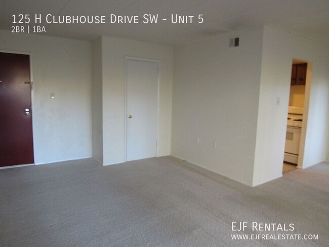 Building Photo - 125H Clubhouse Dr SW