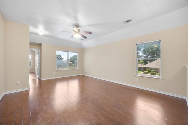 Building Photo - 1100 Camelot Dr