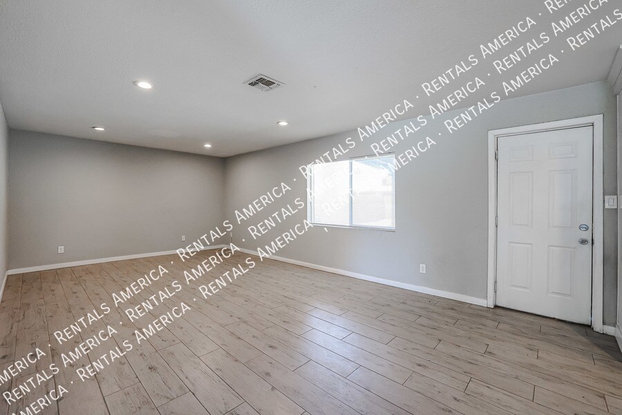 Building Photo - 12840 N 30th St
